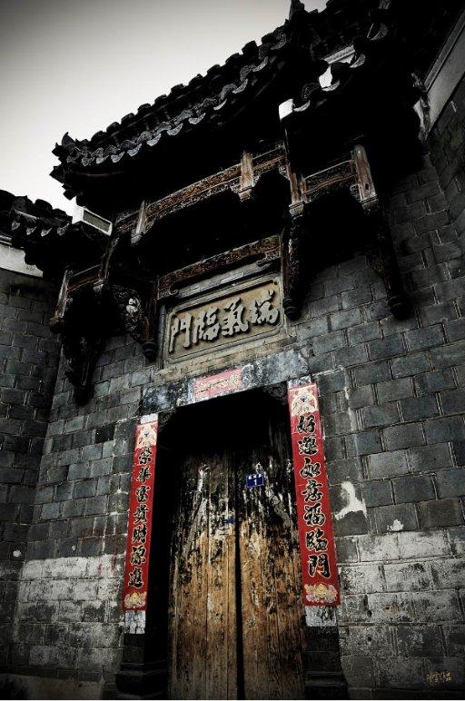 大连地铁l号线哪个站点下车能坐上2oo2路公交在？游戏画面